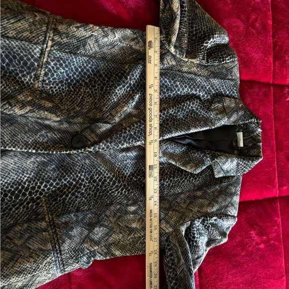 Harve Benard Python Snake Print Faux Fur Jacket Lined Size 4 Button Front - Picture 10 of 13